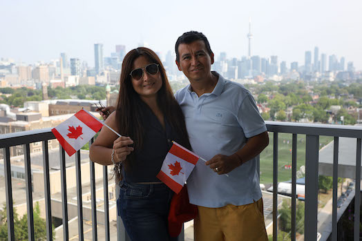 Excelencia:
Buscamos siempre ofrecer la mejor calidad educativa y formativa, asegurando que cada estudiante reciba el máximo beneficio de nuestra experiencia y dedicación